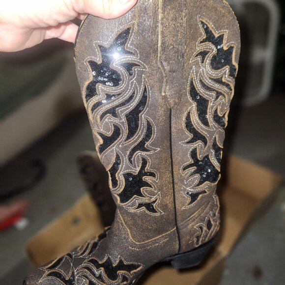 Boots - Picture 5 of 7